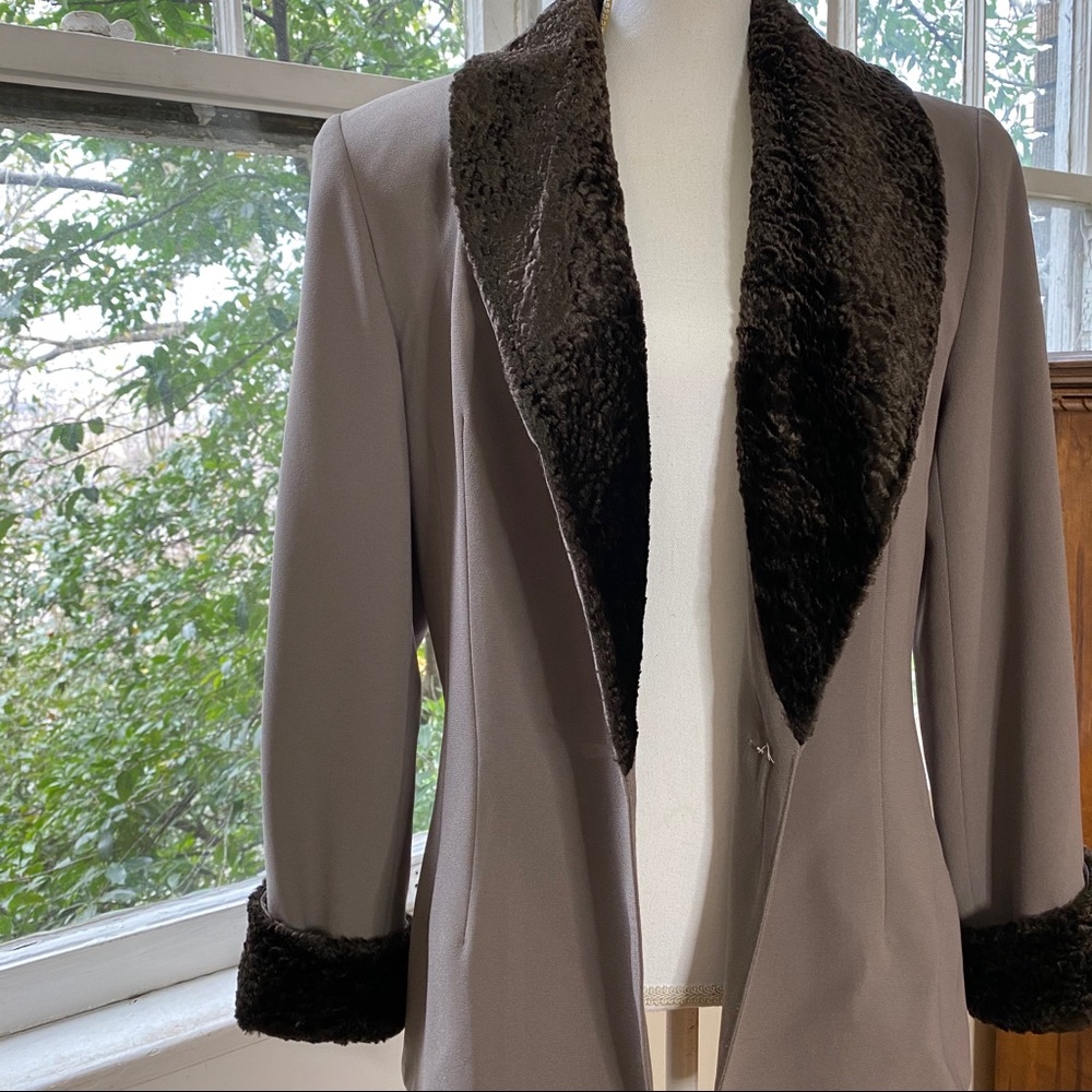 VINTAGE BLAZER WITH FAUX FUR TRIM 🤎